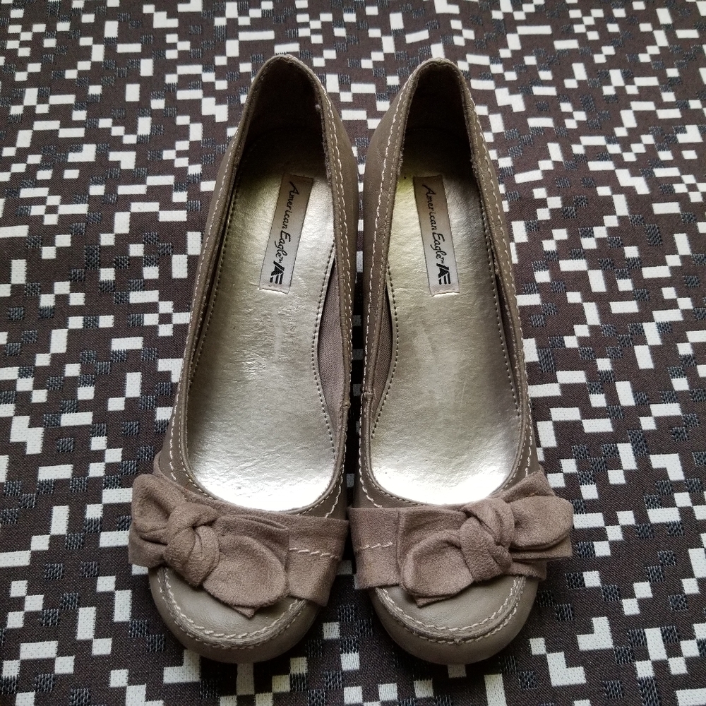 American Eagle Women's Size 6 Brown Wedges
